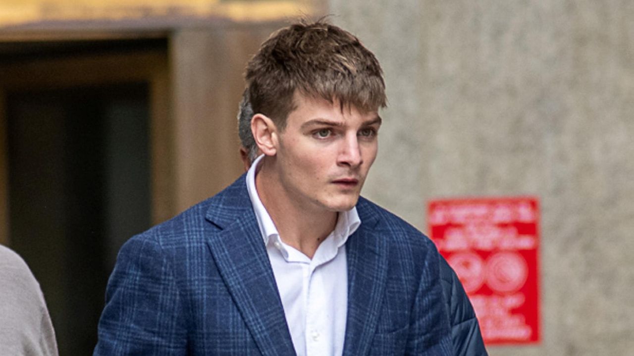 Oyster Bay man admits at trial to fatal stabbing but says it was in self-defense