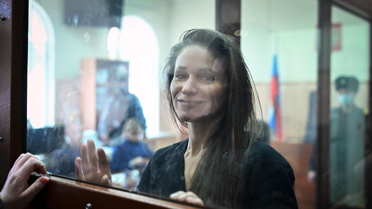 A Russian journalist who covered Navalny's trials is jailed in Moscow on charges of extremism - Vimarsana News