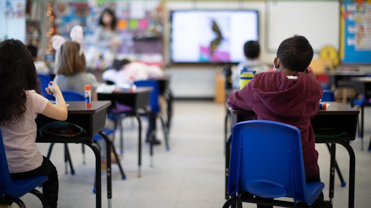 New York State Legislature approves bill revising state's teacher evaluation system - Vimarsana News