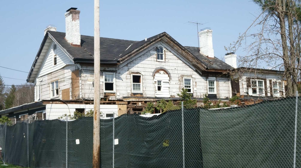  Reconstruction Of Maine Maid Inn Was Authorized Oyster Bay Officials Say Newsday