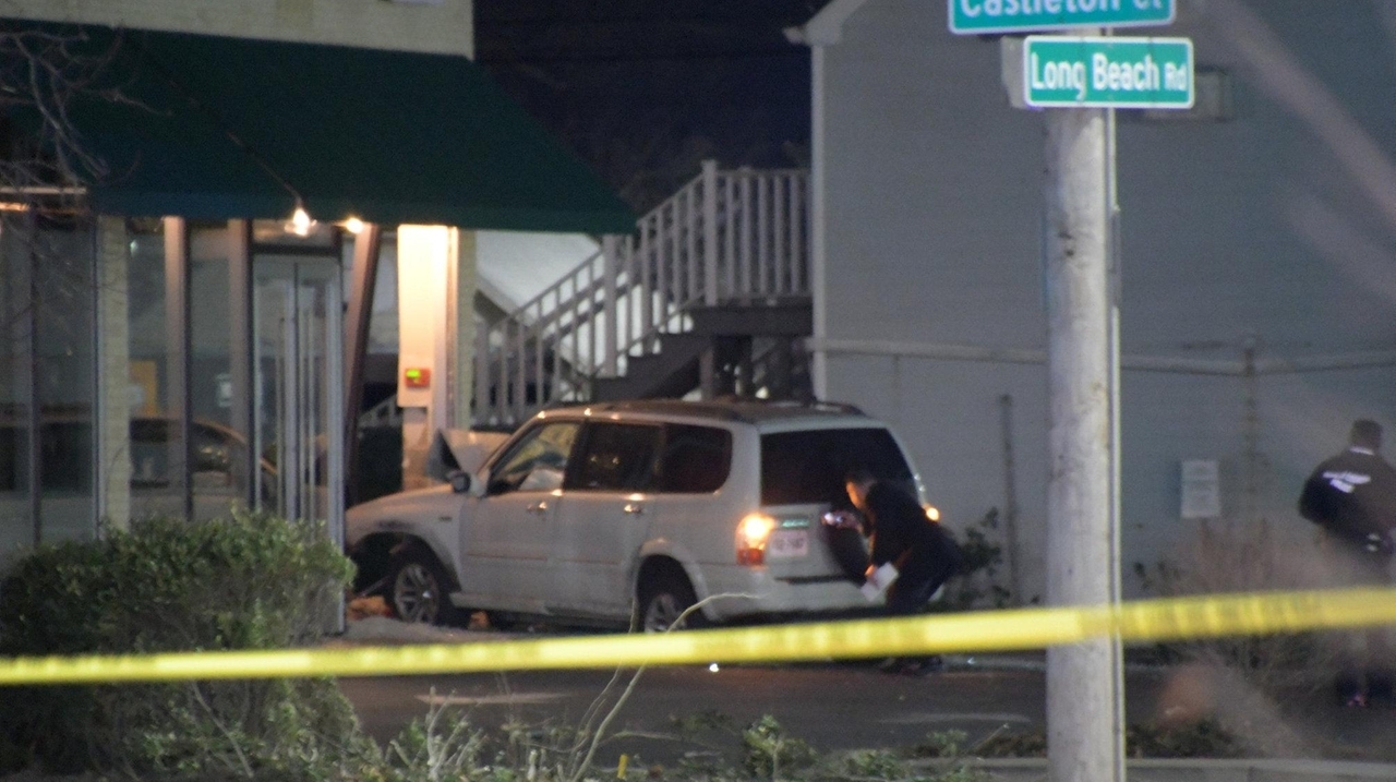 Driver dead after crashing into Starbucks in Oceanside, police say ...