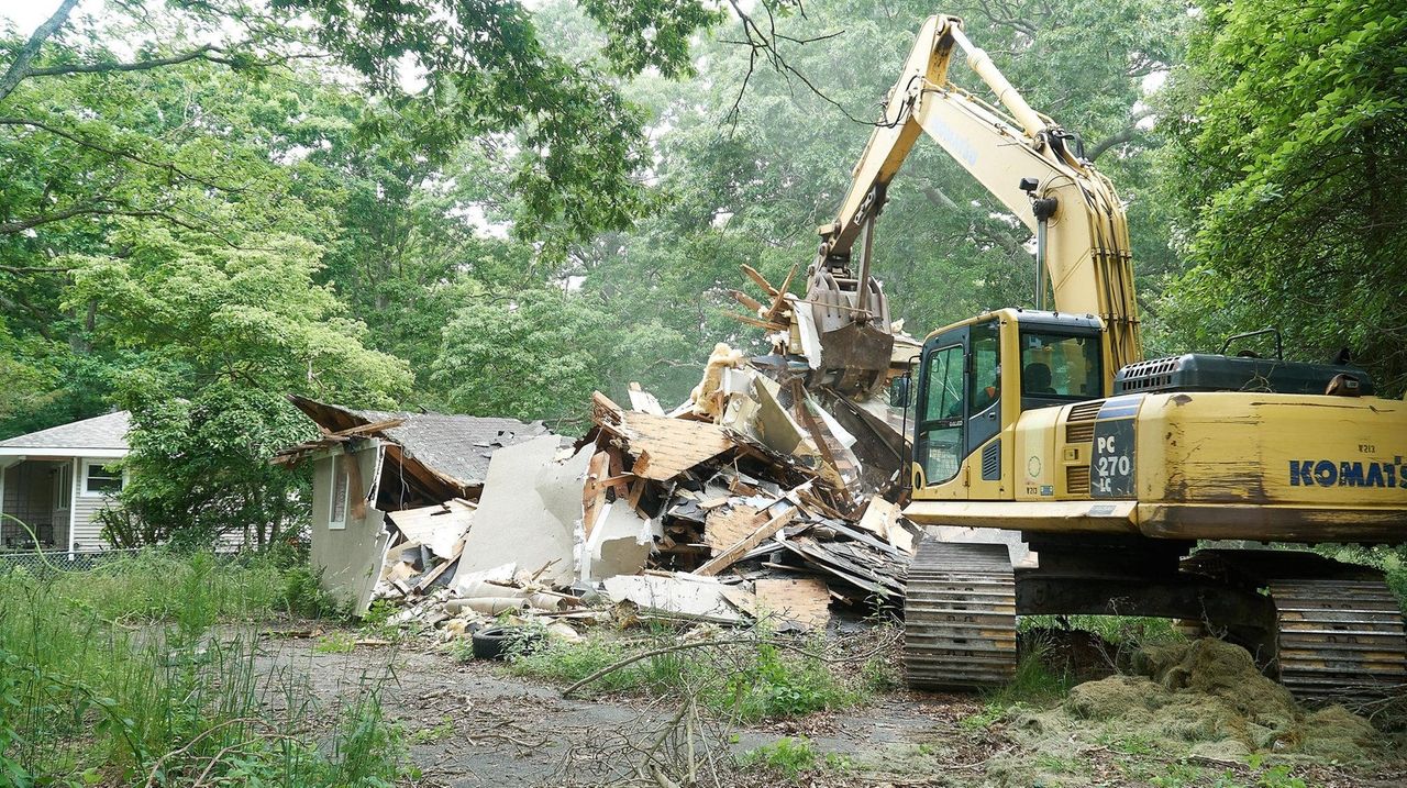 Brookhaven creates registry for mortgages in default Newsday