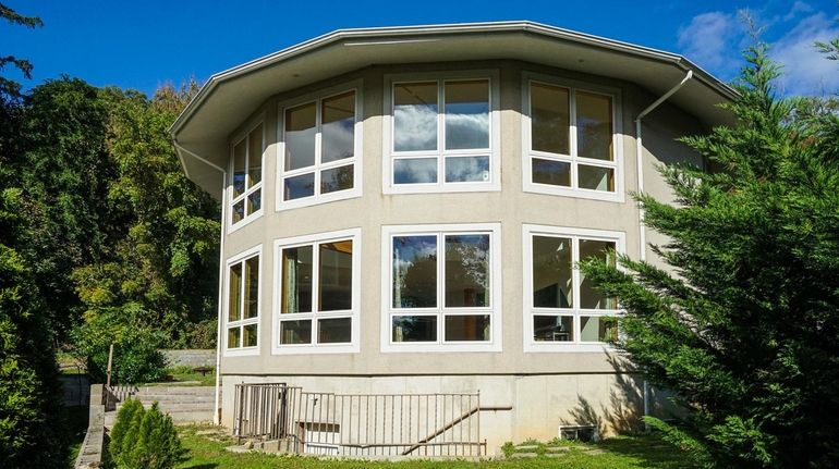 This 2,600-square-foot home in Glen Head has four bedrooms.