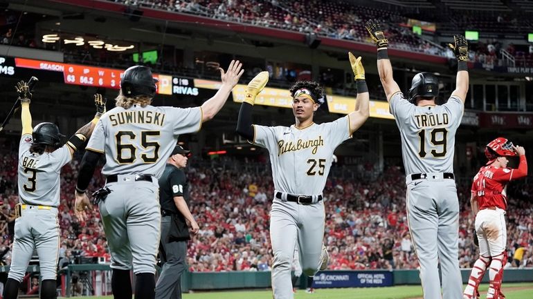 Pirates overcome 9-run deficit for first time since team started in 1882,  beat Reds 13-12 - Newsday