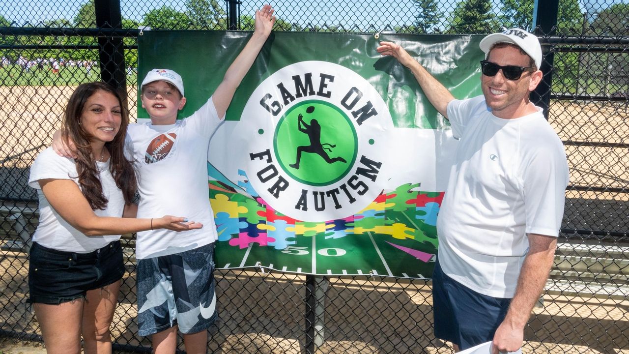 NFL flag football league teaches Flint youth teamwork and decision-making -  Flint Beat