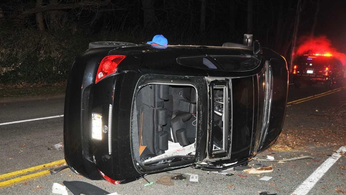 Driver charged with DWI in Commack crash - Newsday