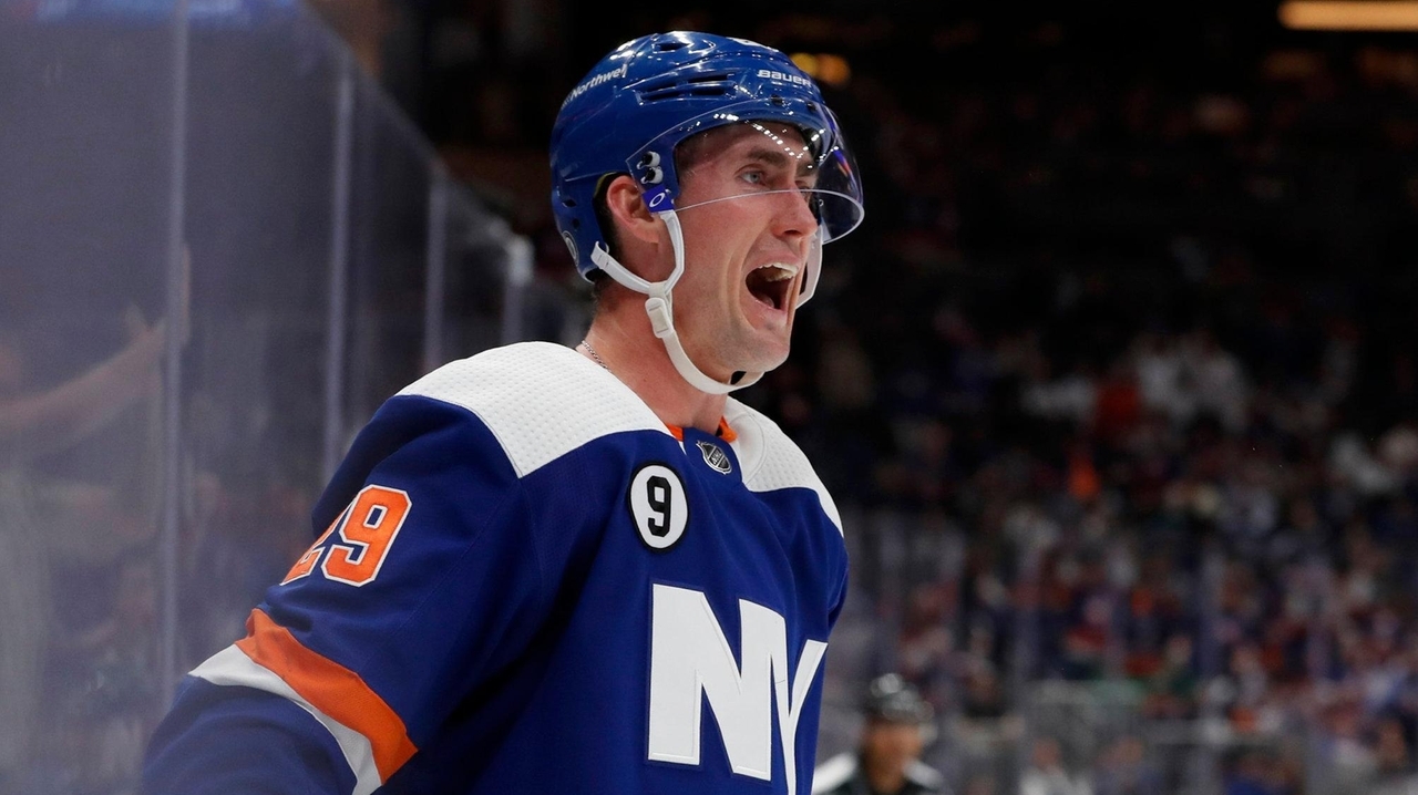 Brock Nelson's hat trick, Semyon Varlamov's goaltending lift Islanders past  Dallas - Newsday