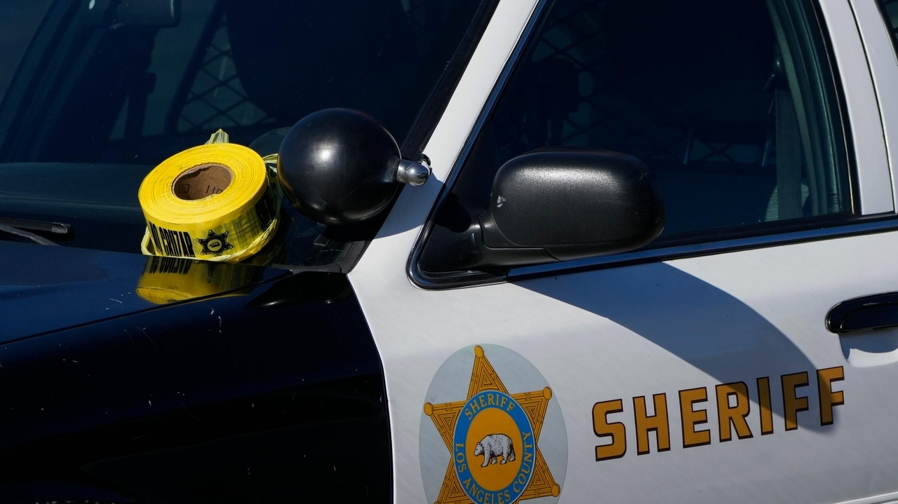 Deputies are stuck using radios with Los Angeles County's dispatch system out of commission - Newsday