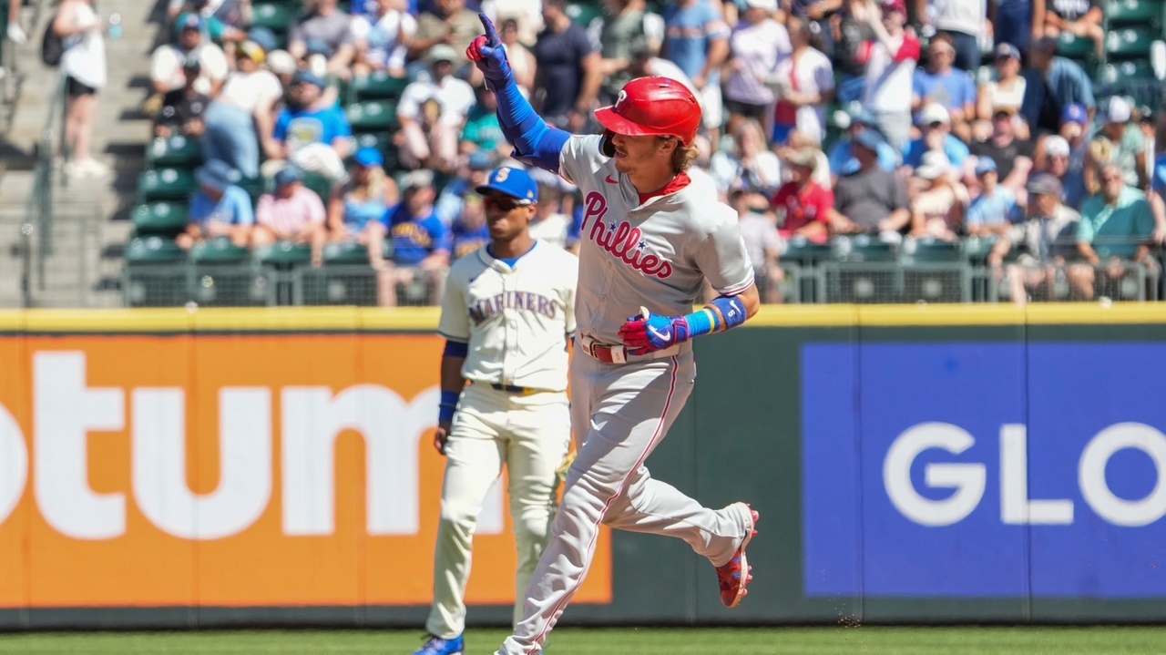 Wheeler's strong start snaps Phillies' losing streak with 6-0 win