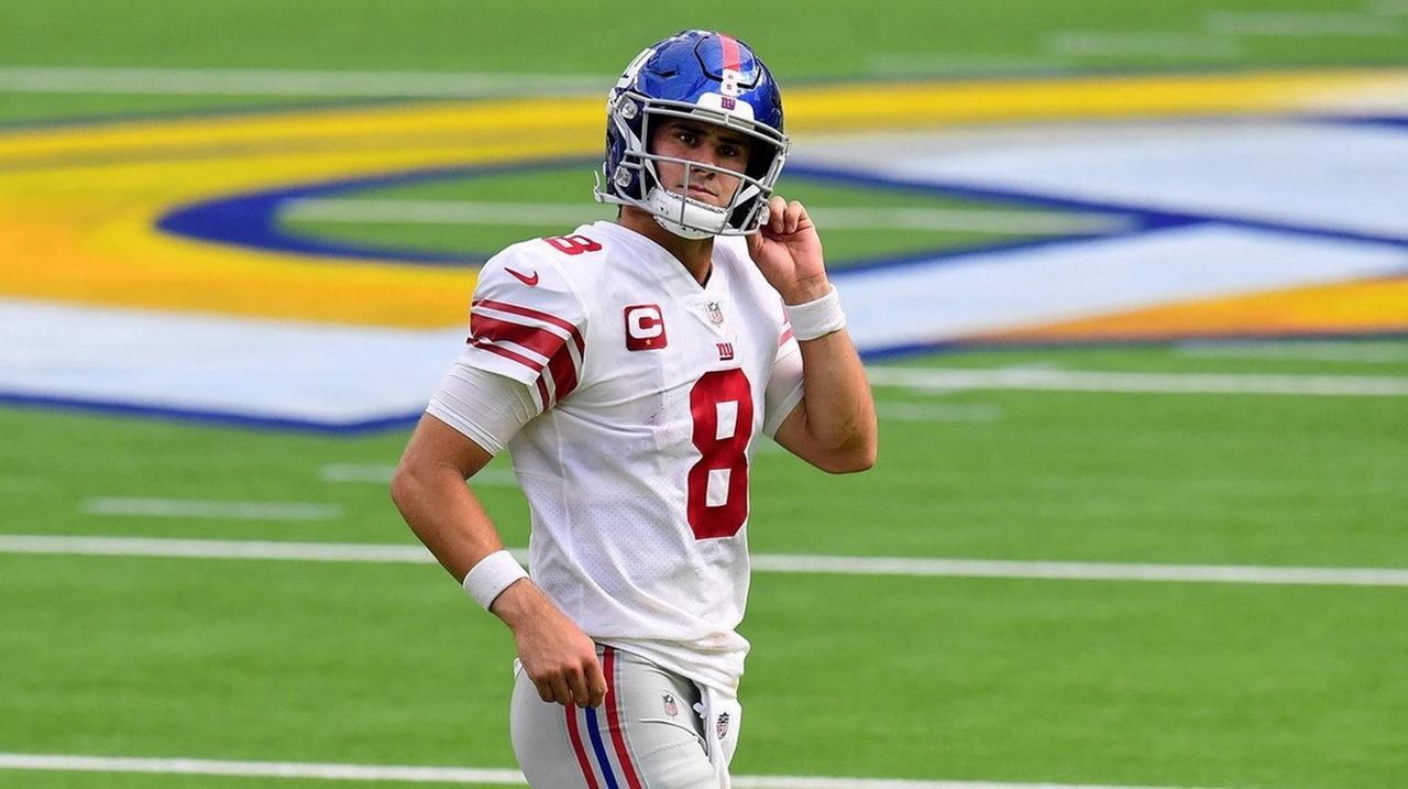 Daniel Jones' late interception ends Giants' bid for upset of Rams