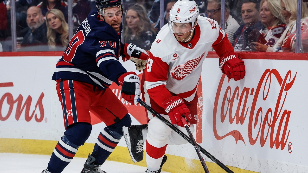 Red Wings score 4 times in third period to beat Jets 5-1 - Newsday