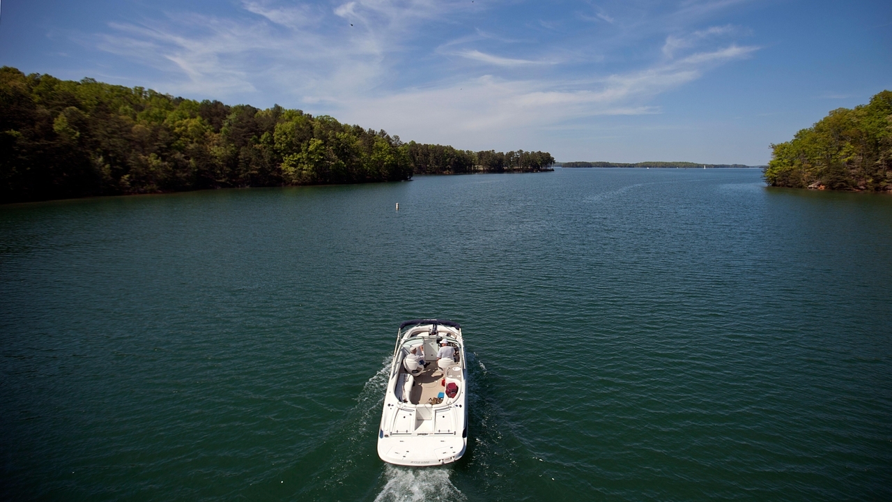 Usher's ex-wife wants to drain Georgia's largest lake, where a boater fatally struck her son - Vimarsana News
