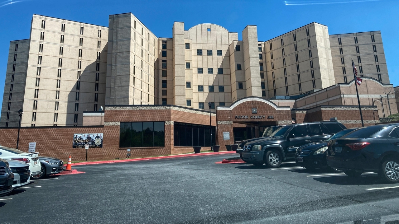 One dead, four injured in stabbings at notorious jail in Atlanta that's under federal investigation - Vimarsana News