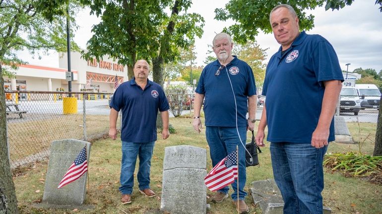 From left, Robert Misseri, Paws of War president, volunteer Tom Ronayne...