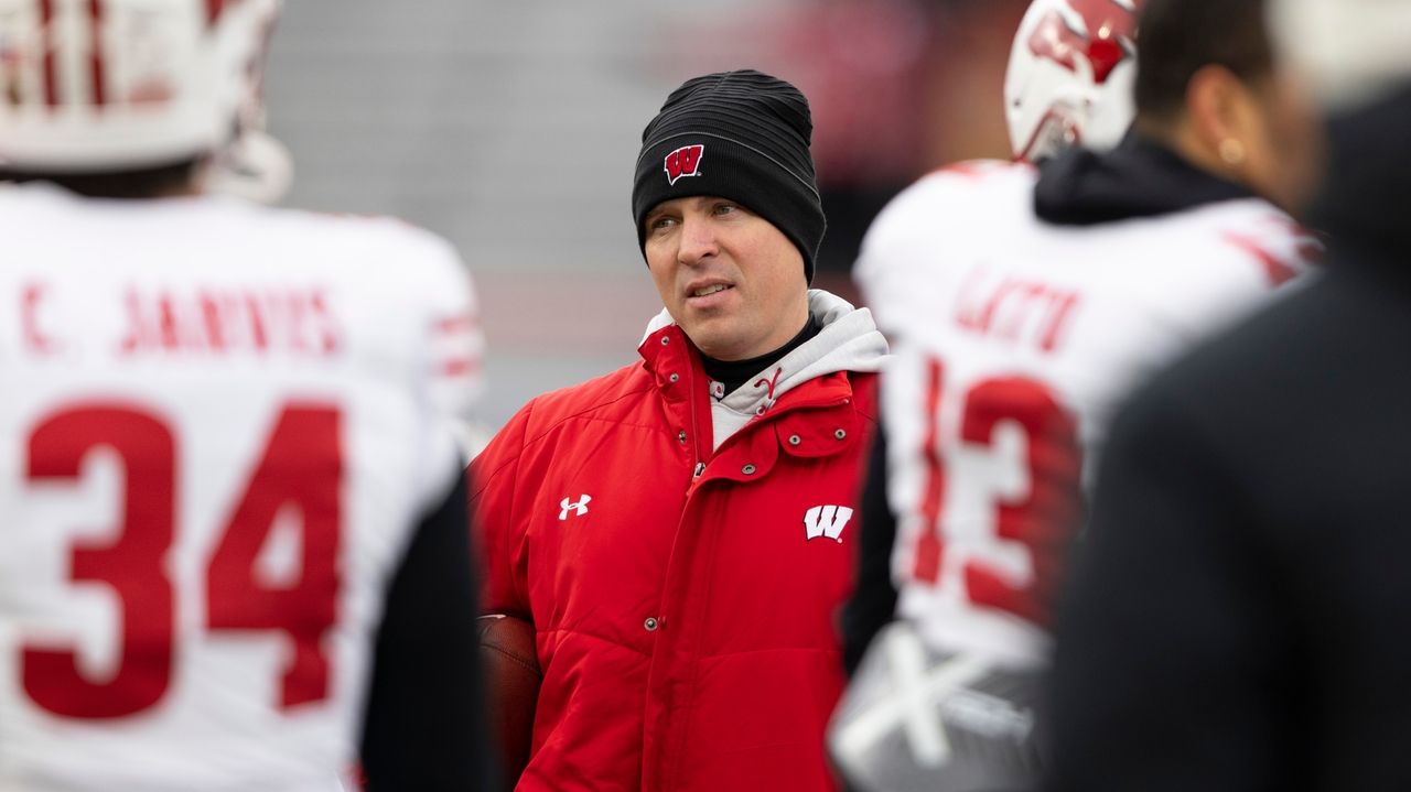 Bills new coach Brady fills key defensive coordinator job by agreeing to hire Leonhard: AP source