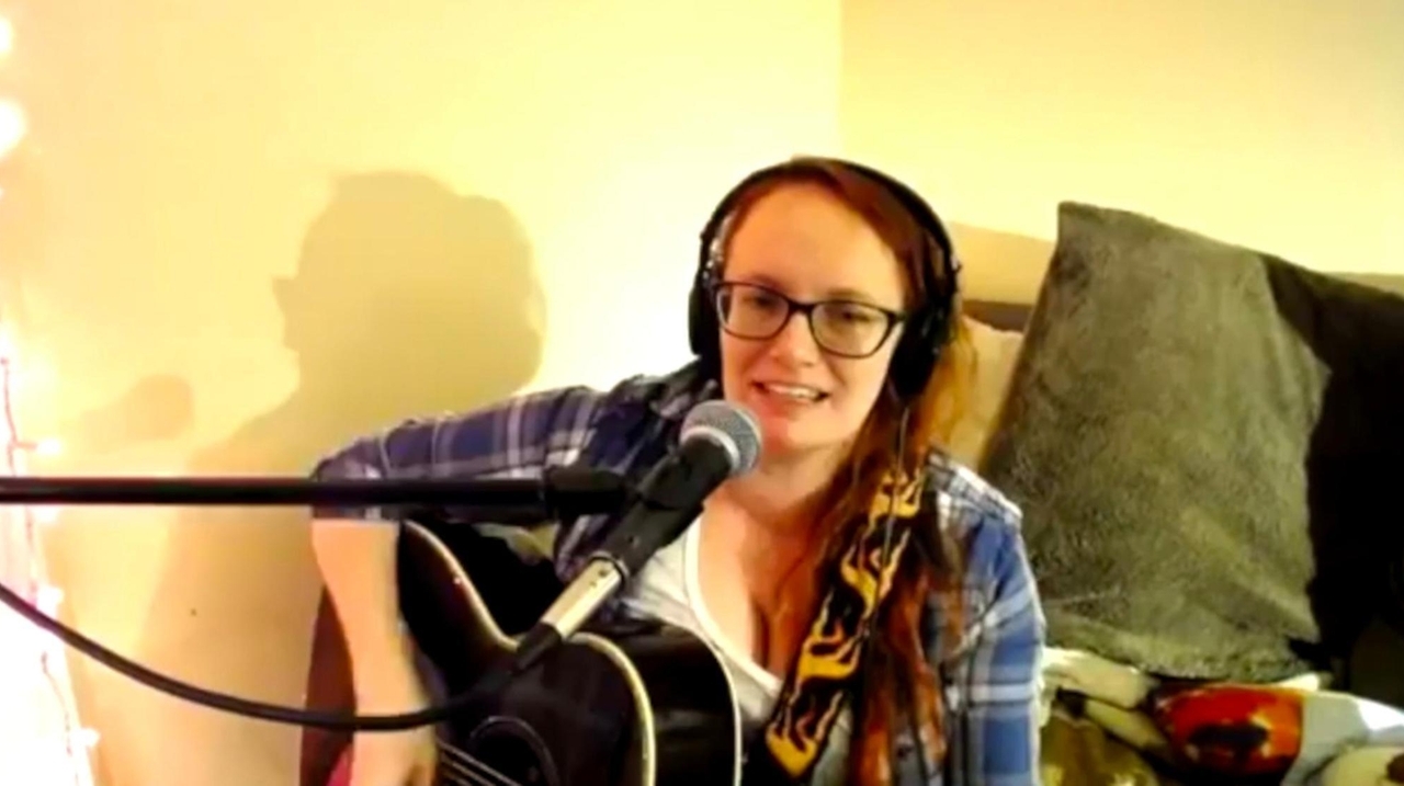LI female singers stream away blues - Newsday