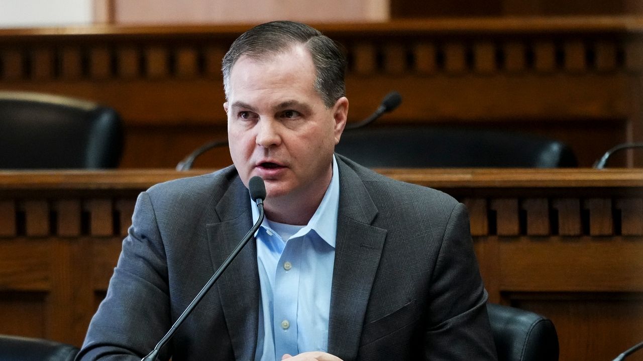 GOP Washington state Sen. John Braun is running for Democratic Rep. Marie Gluesenkamp Perez's seat