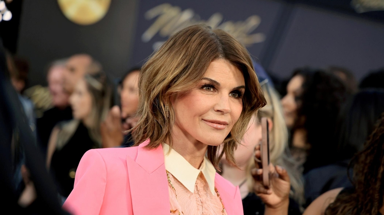 Lori Loughlin back on social media after 7 years