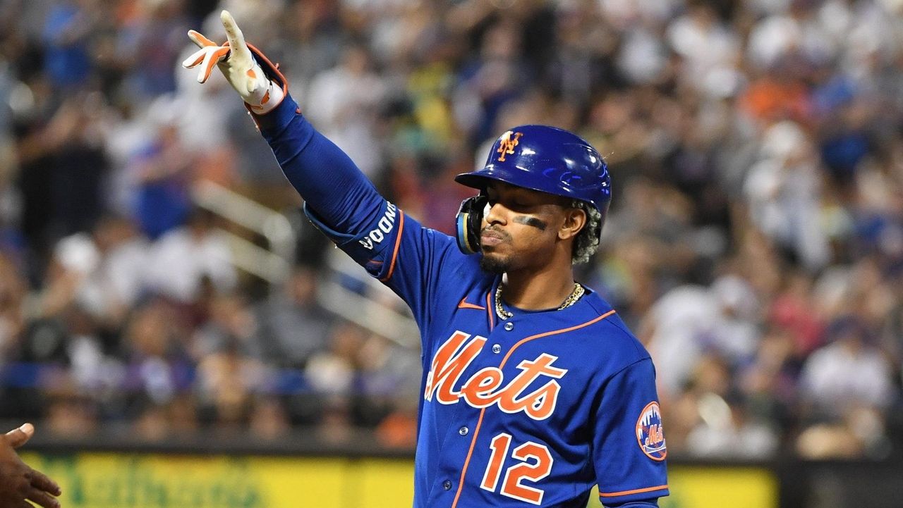 Francisco Lindor returns to Mets lineup despite fractured finger