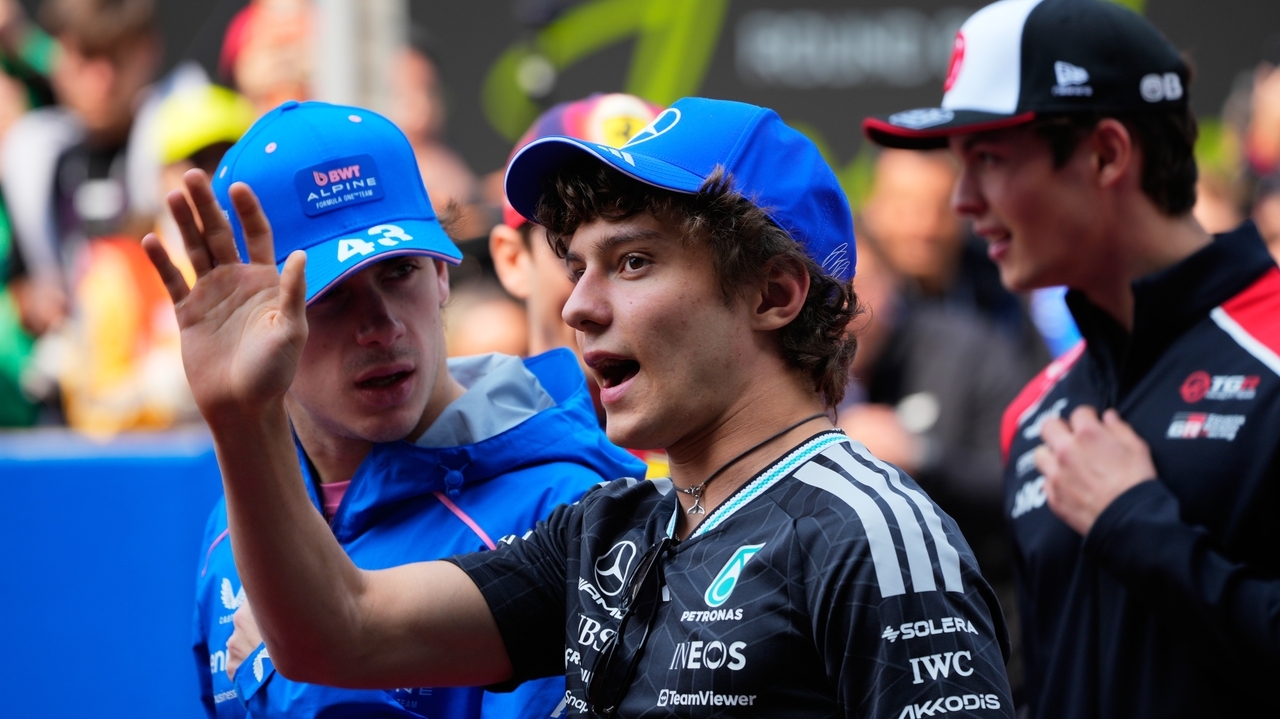 Record-breaking Kimi Antonelli starts on pole for F1's Chinese Grand Prix