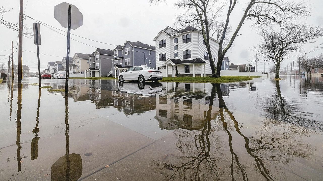 Long Islanders face serious financial threat from flooding, report finds