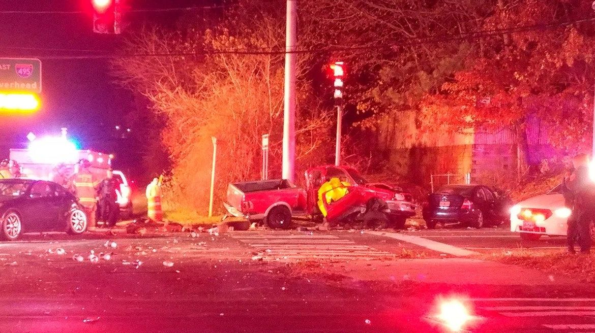 Police: 1 Killed, 2 Seriously Hurt In LIE Service Road Crash - Newsday