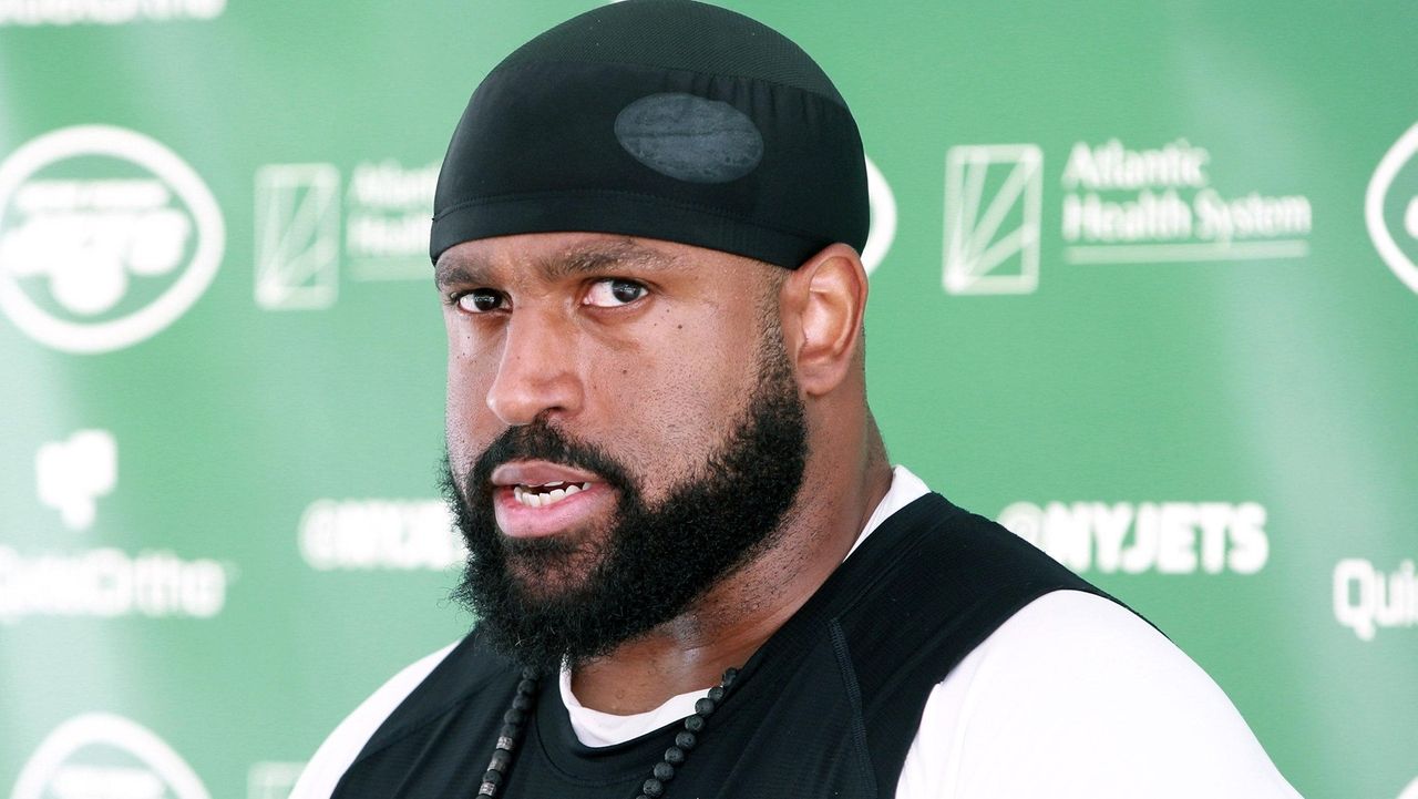 Jets left tackle Duane Brown feels like he's playing with both