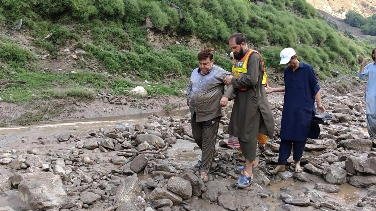 Flash floods kill 3 tourists and leave 15 missing in northern Pakistan ...