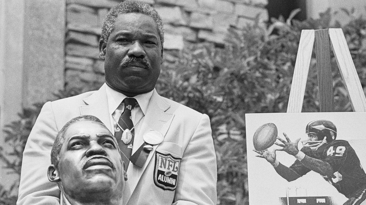 Bobby Mitchell Dead, Pro Football Hall Of Famer Was 84 - Newsday