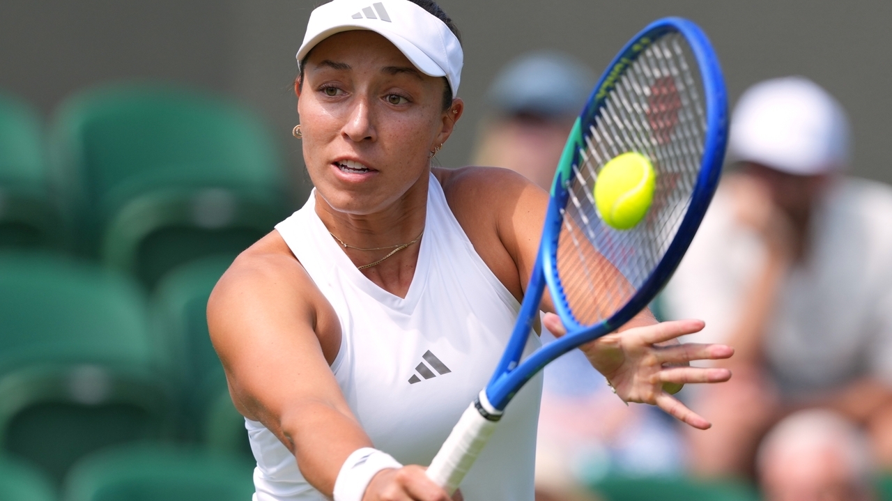 Wimbledon began its 139th edition in London in sunny conditions