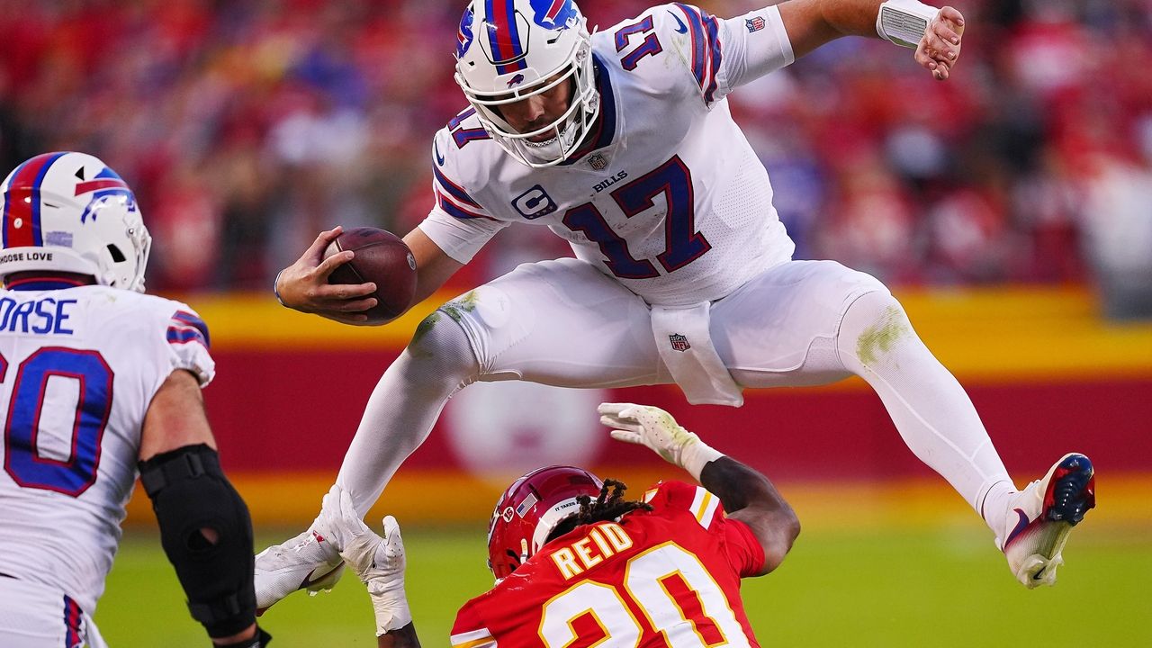 Bills QB Josh Allen hurdles Vikings' LB Anthony Barr - Sports Illustrated