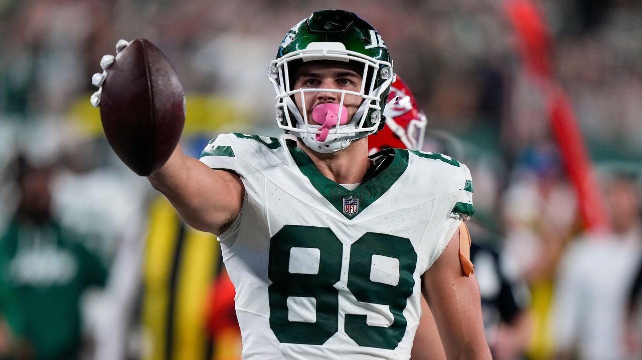 Jeremy Ruckert on the field and in the boxscore for the Jets in Week 4 -  Newsday