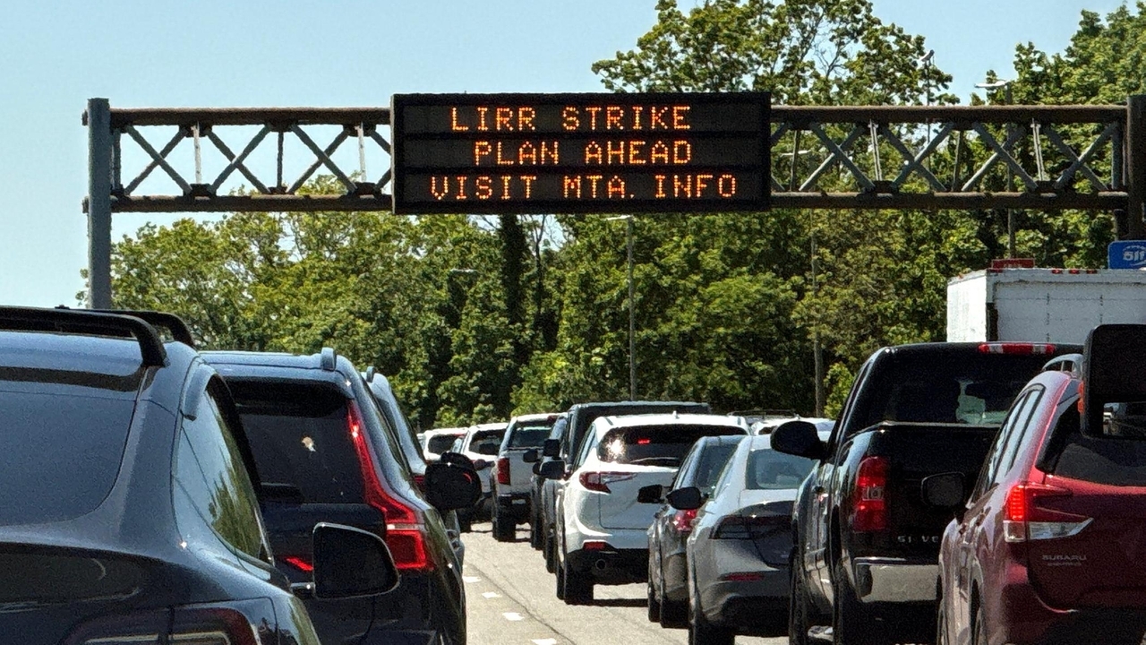 Source image for "Long Island traffic crawled on first day of LIRR strike. Just wait till Monday, experts say."