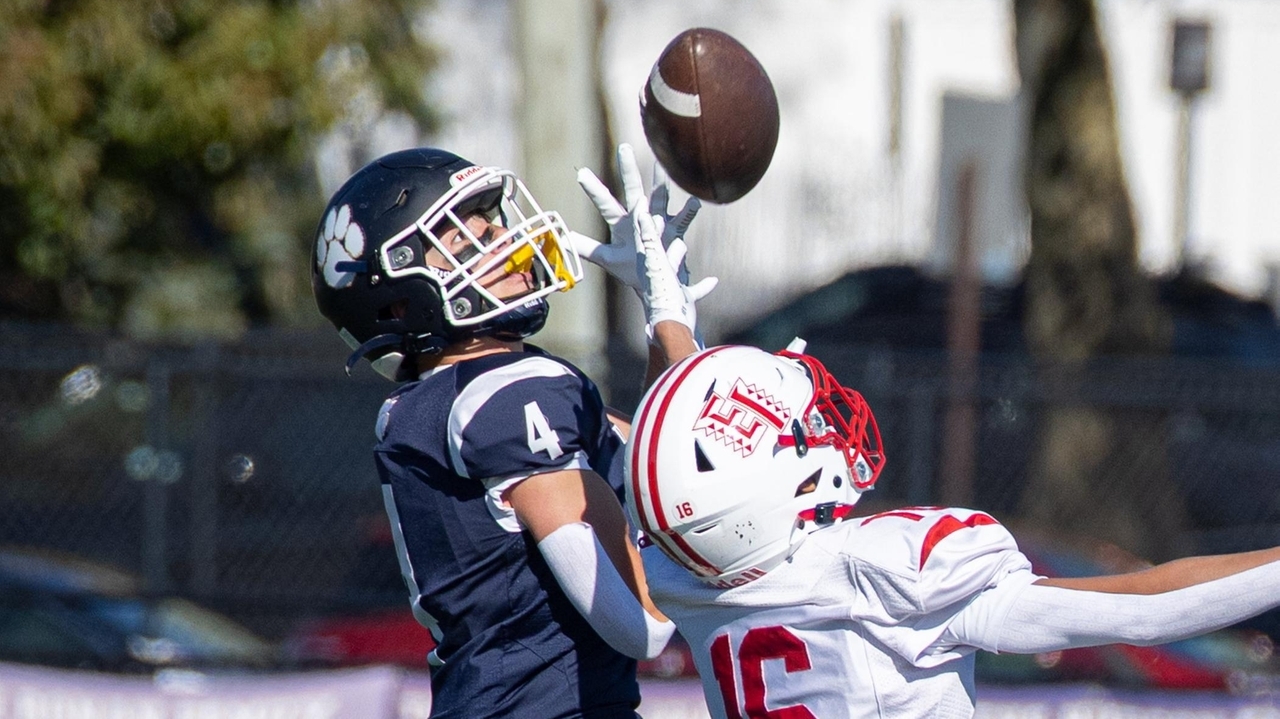 Suffolk football Week 8 division roundups - Newsday