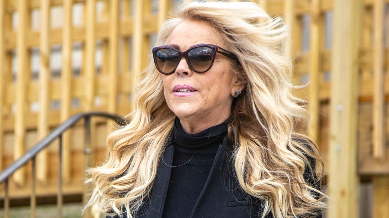 Plea deal Dina Lohan to be sentenced to 18 days in jail, probation
