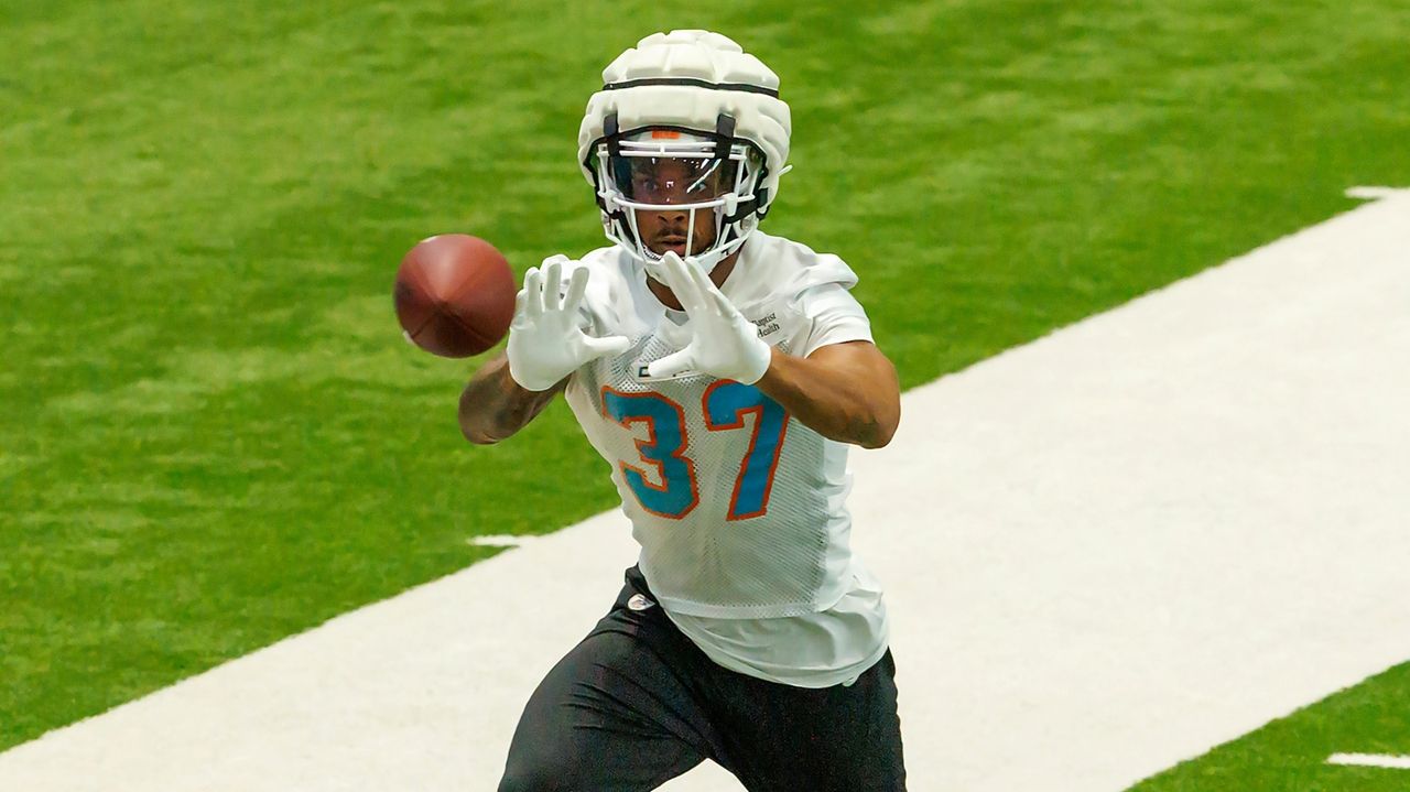 Vikings add ex-Dolphins RB Myles Gaskin with depth a concern; WR