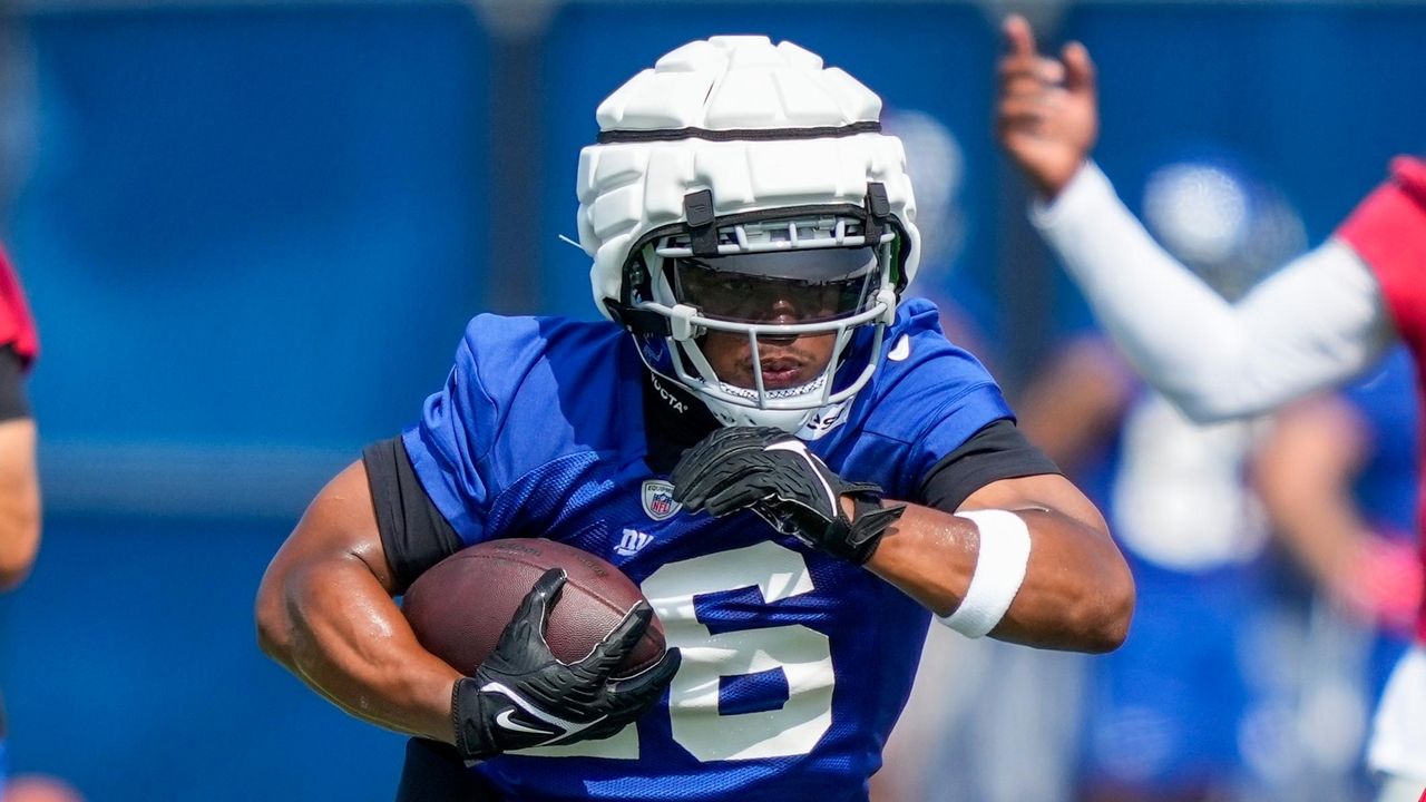 Giants' offense shows it's more than Saquon Barkley with stunning