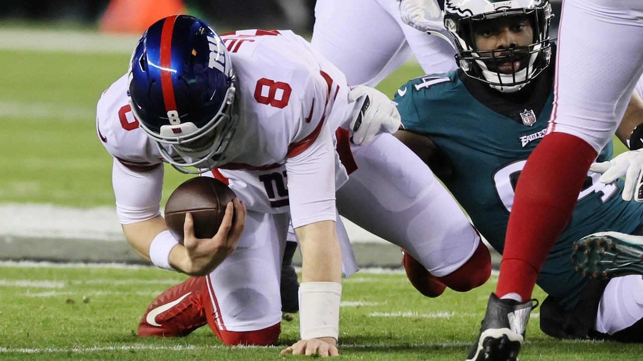 Giants' season ends with lopsided NFL playoff loss to Eagles