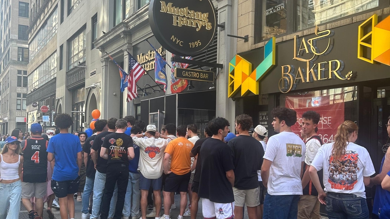Knicks fans lining up hours before the game