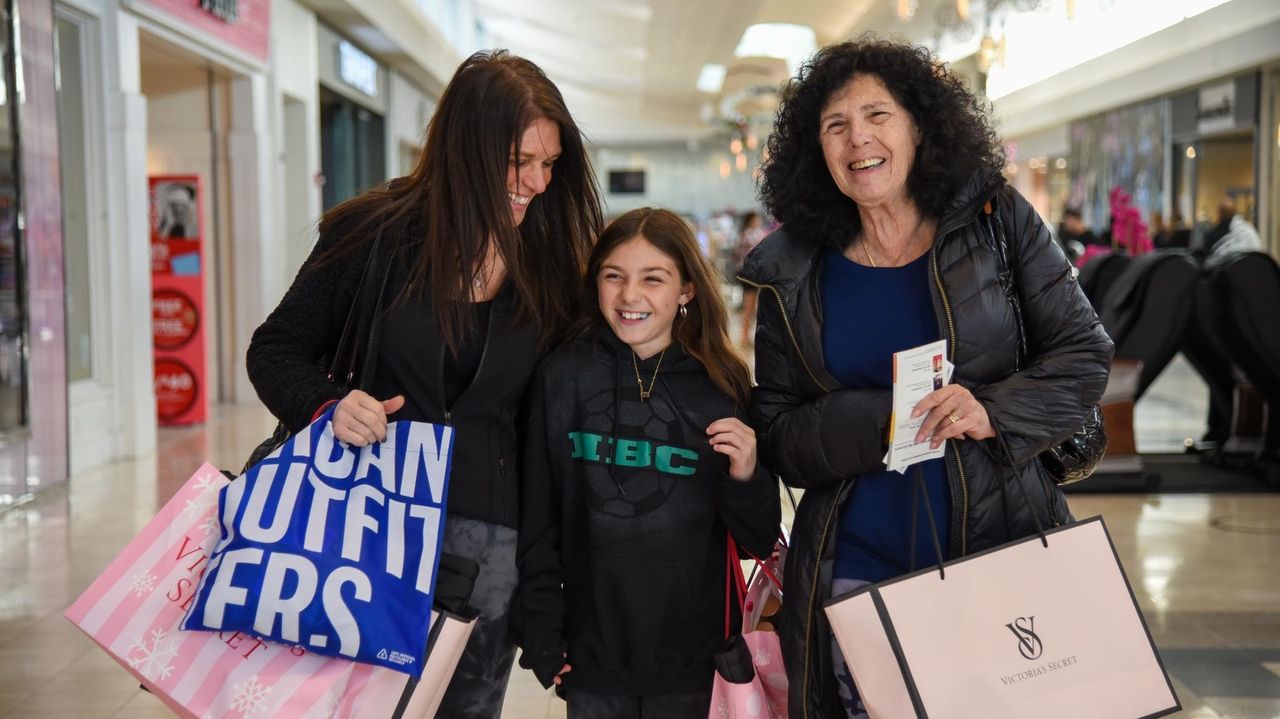 Dress stores in roosevelt field clearance mall