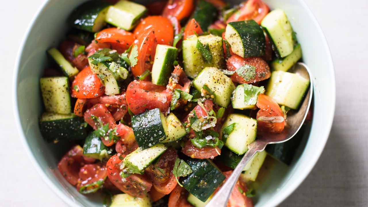 One easy step boosts supermarket tomatoes for Mediterranean chopped salad - Vimarsana News