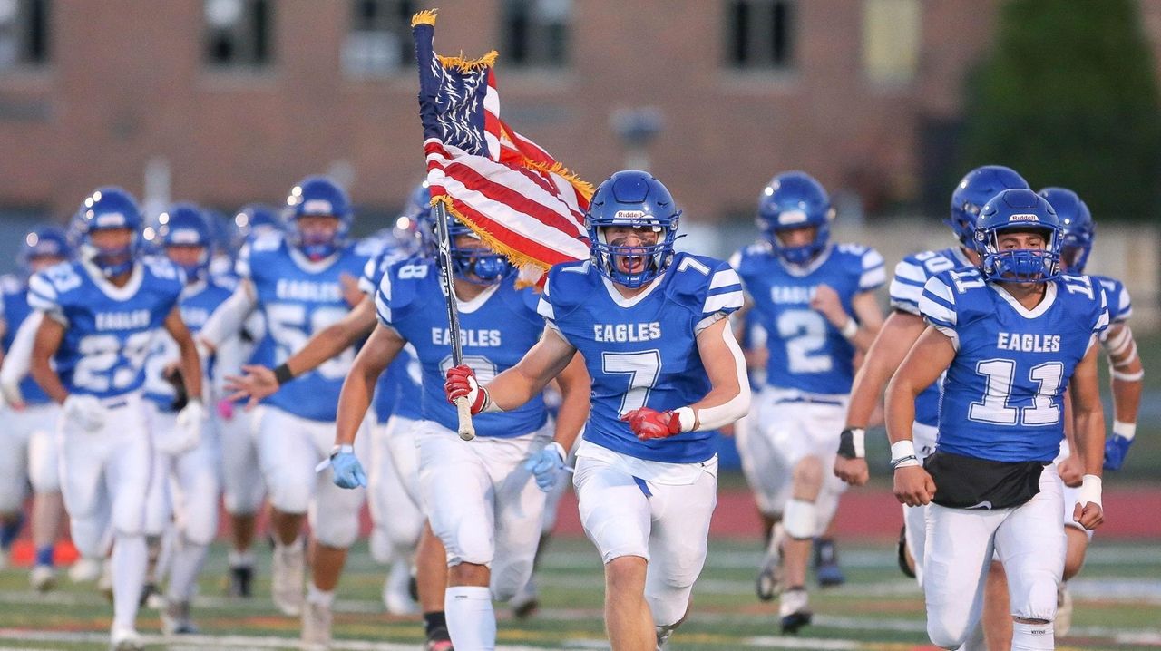 Photos Comsewogue vs. Hauppauge football Newsday