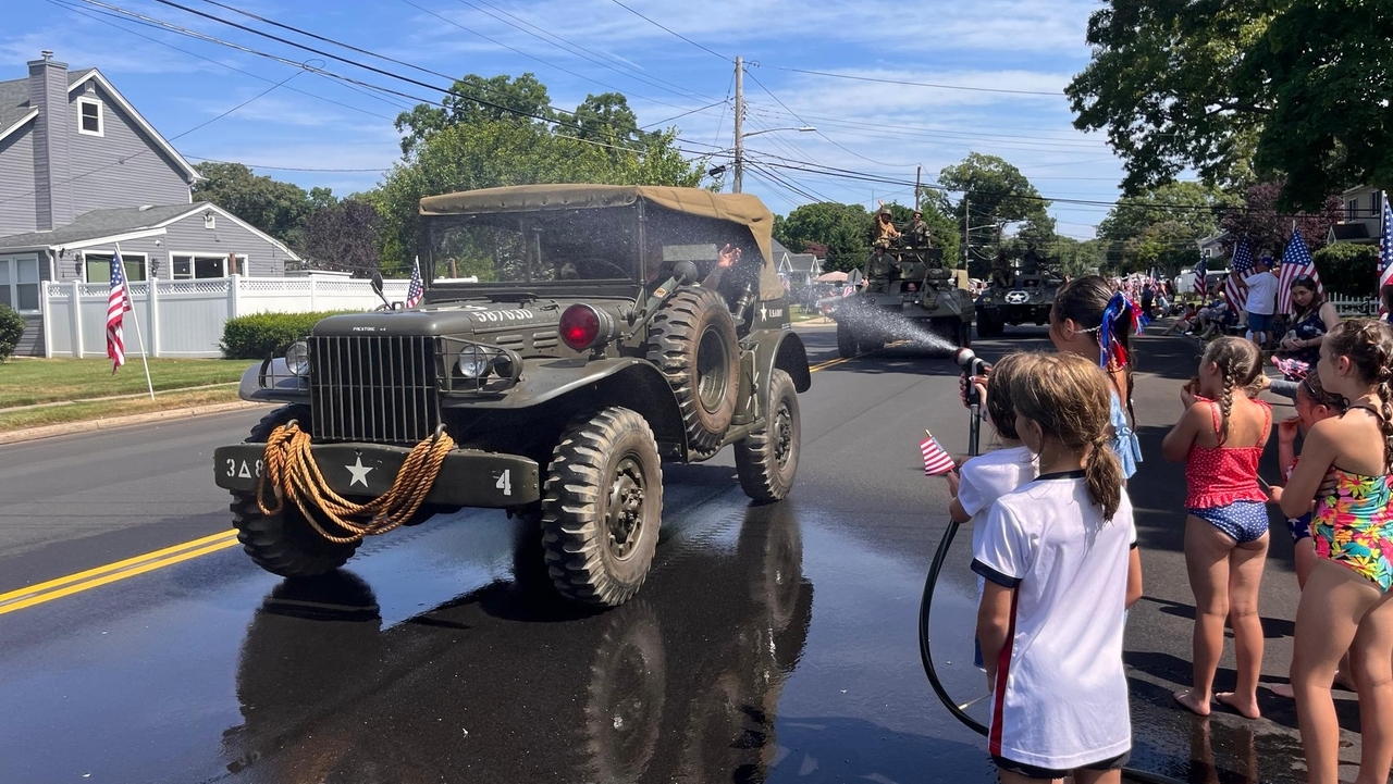 Gotcha! Kids help military vehicle drivers cool off in Massapequa