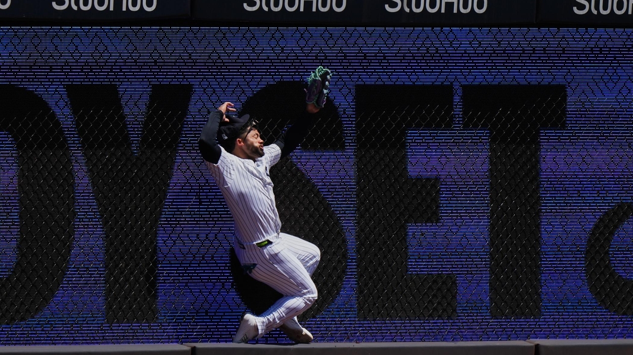 Yankees Outfielder Jasson Domínguez Injured in First Inning Collision — image 1