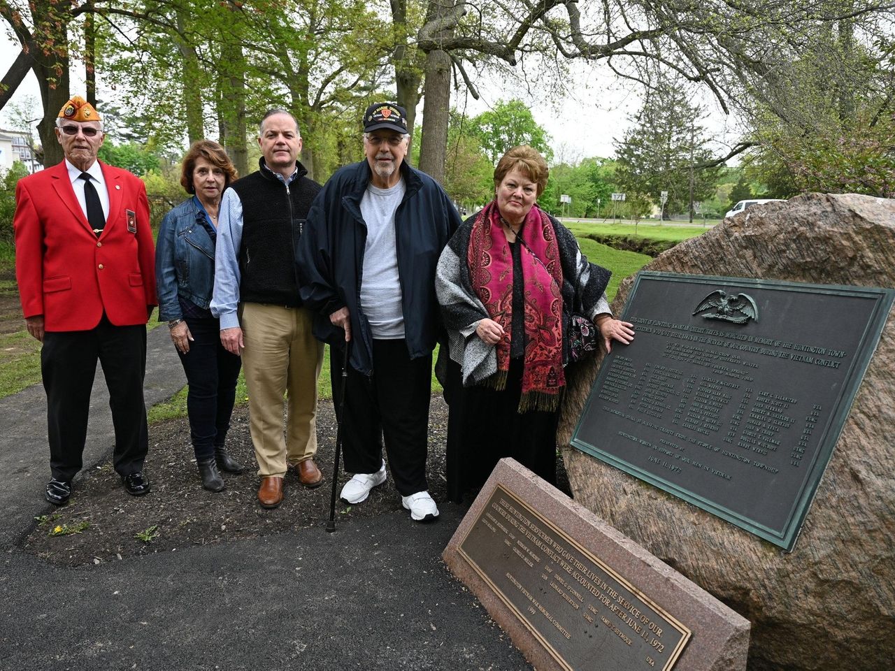 Năm mươi năm sau, cây anh đào tiếp tục tưởng nhớ những người đã ngã xuống trên đất nước Việt Nam