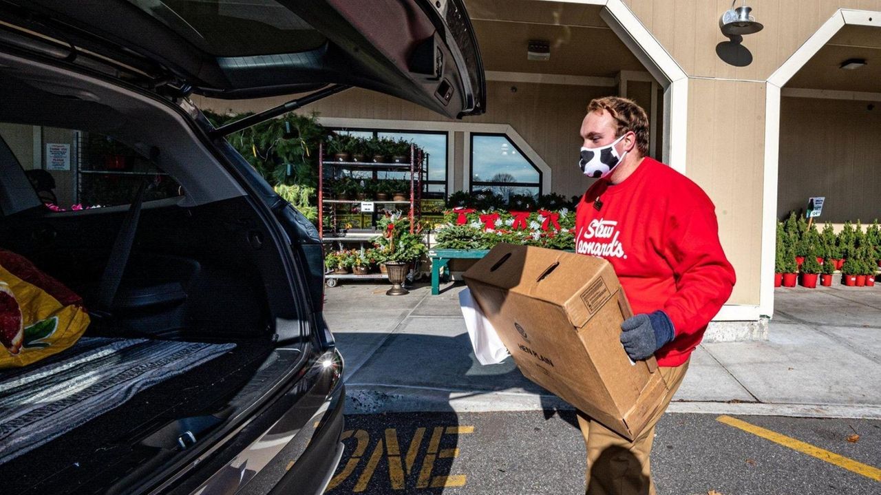 Stew Leonard’s collects turkeys for Thanksgiving food drive Newsday