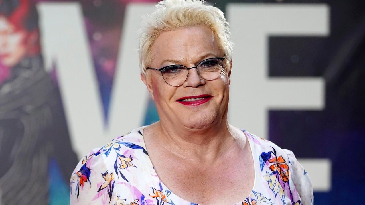 Eddie Izzard returns to New York for a version of Shakespeare's 'Hamlet' with just one actor