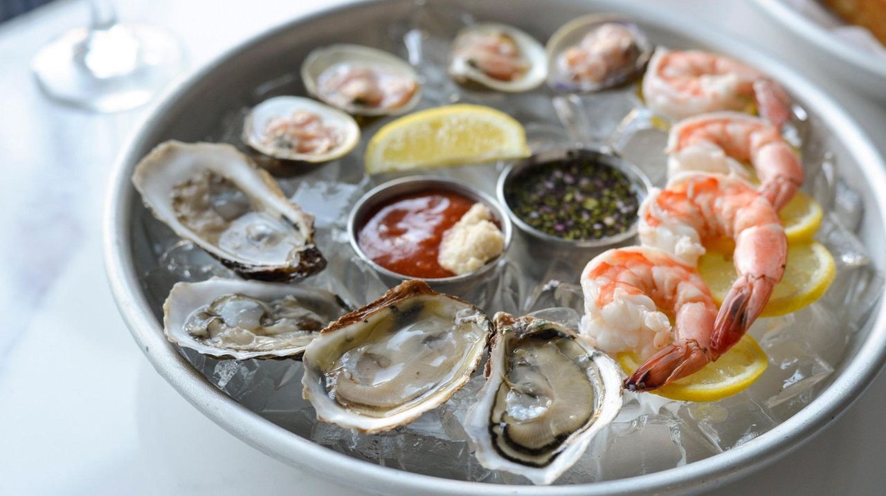 Long Island raw bars for oysters, clams and other shellfish - Newsday
