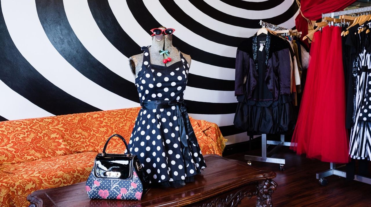 Long Island shopping trips for antiques, consignment clothing or home