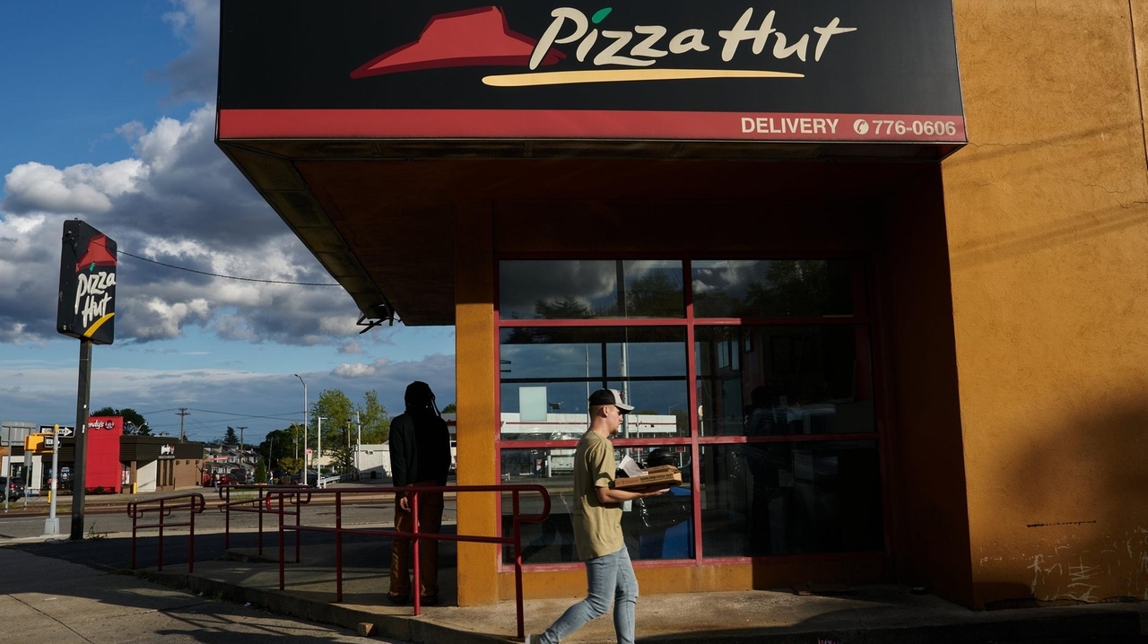 Pizza Hut, with 33 Long Island locations, to be sold for $2.7 billion as consumers cut back on spending